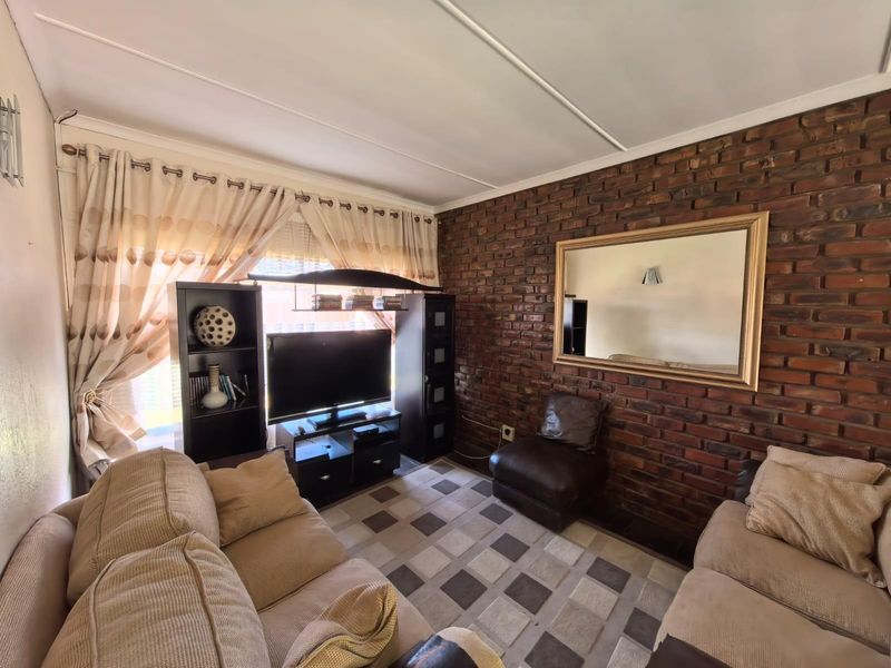 Live the Dream: Modern Home, Lapa, Pool and Perfect Work-from-Home Setup! - Photo 10