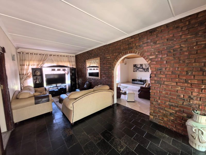 Live the Dream: Modern Home, Lapa, Pool and Perfect Work-from-Home Setup! - Photo 9