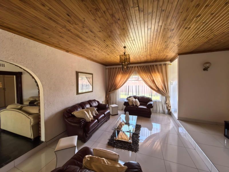 Live the Dream: Modern Home, Lapa, Pool and Perfect Work-from-Home Setup! - Photo 7