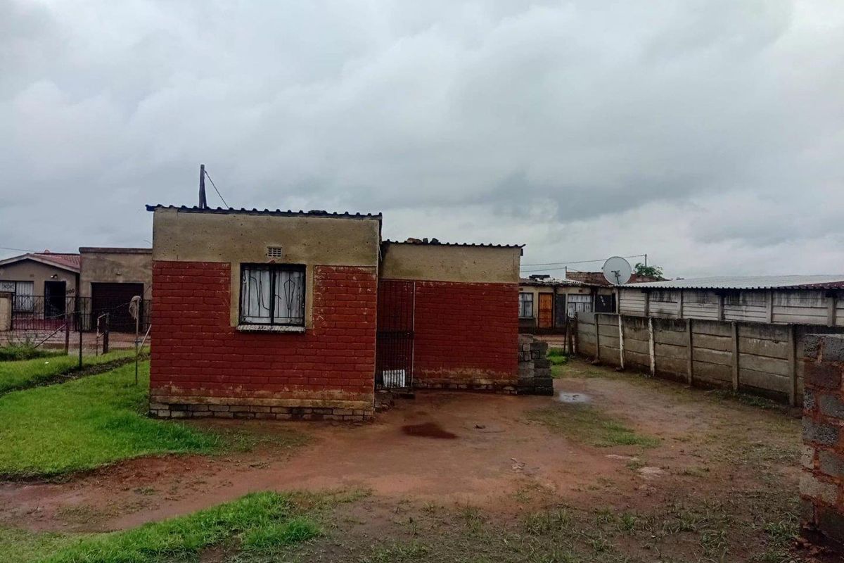 House For Sale in Langaville, Brakpan - Photo 2