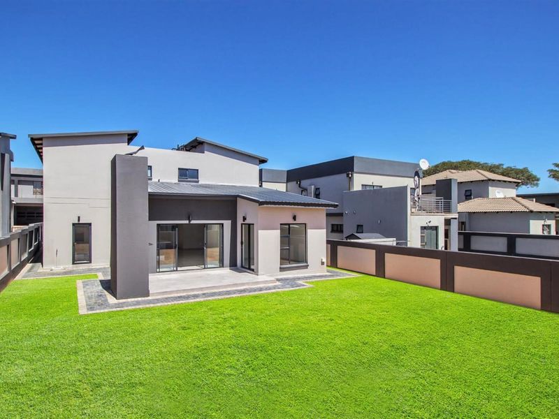luxurious completed standalone for sale in Roodepark Eco Estate Kameeldrift East Pretoria Gauteng - Photo 2