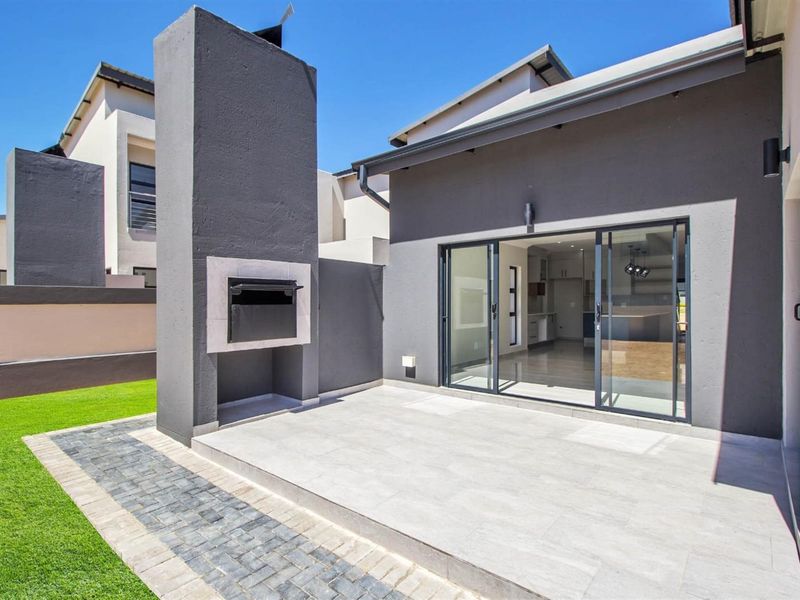 luxurious completed standalone for sale in Roodepark Eco Estate Kameeldrift East Pretoria Gauteng - Photo 3