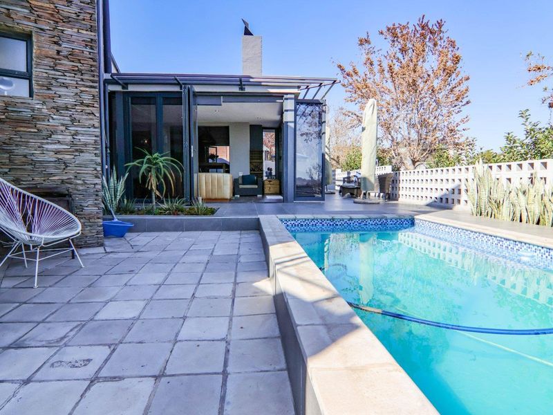 Contemporary Industrial Living | Parkside Position | Sustainable Design - Photo 1