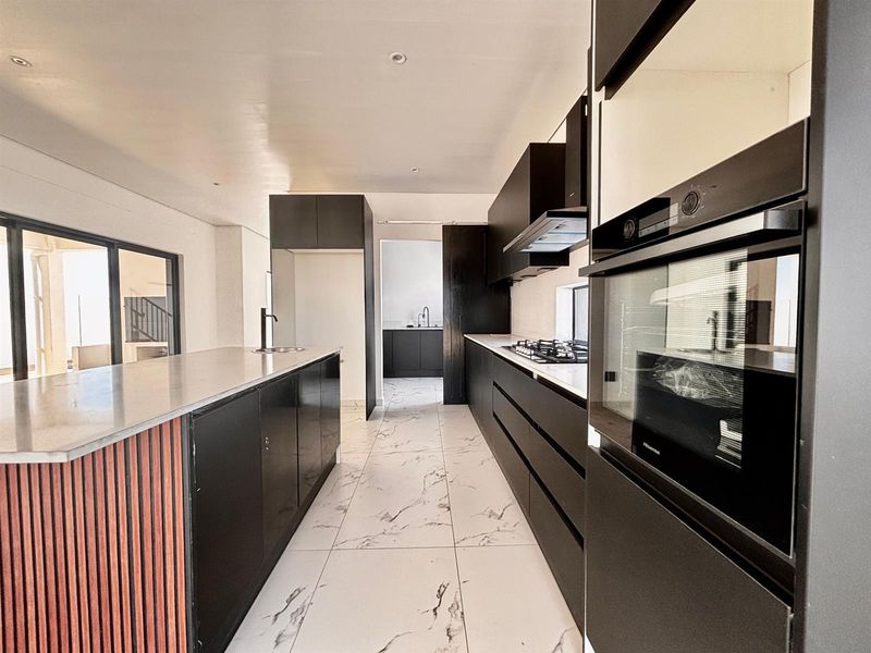 Newly Built, Modern Luxury 4 bed home in sought-after Sandown, Blouberg - Photo 10