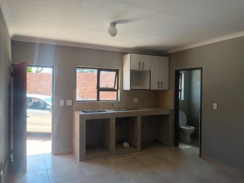 18 unit House For Sale in Cosmo City Ext 5 Roodepoort - Photo 5