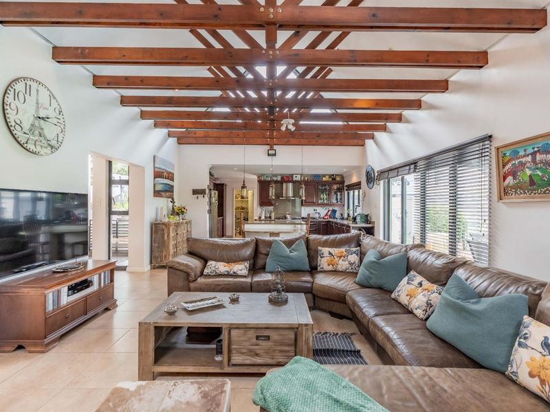 Where Light, Space And Estate Living Come Together - Photo 10