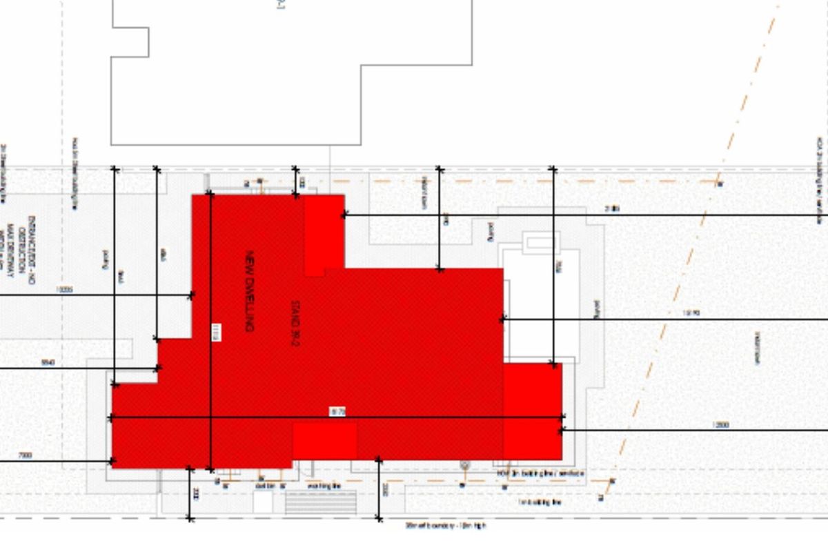 A site plan showing the footprint of the new dwelling on the stand, including boundary lines and driveway access.