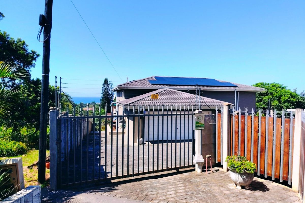 UPMARKET LUXURY IN LEISURE BAY - Photo 3