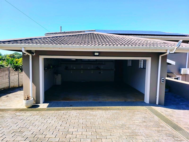 UPMARKET LUXURY IN LEISURE BAY - Photo 6