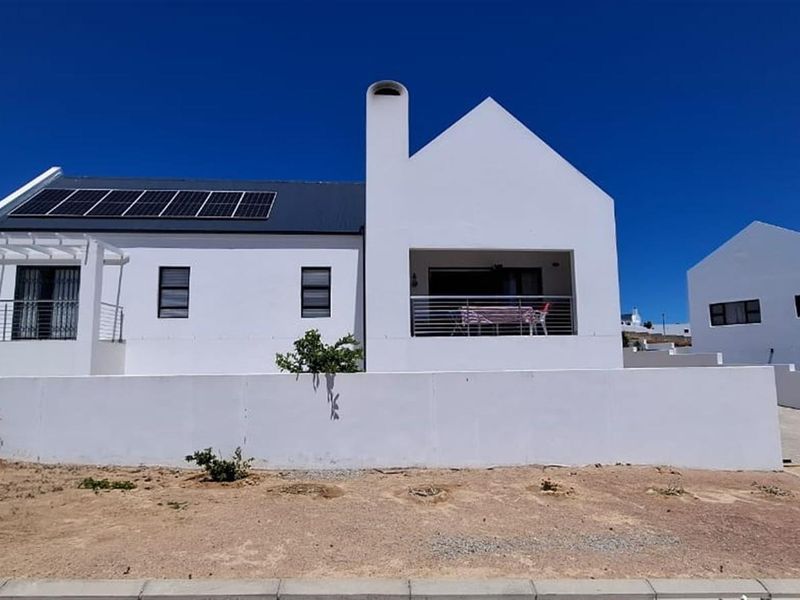 Magnificent, Modern 3 bedroom, 2 bathroom Home For Sale in De Gama Bay - Photo 2