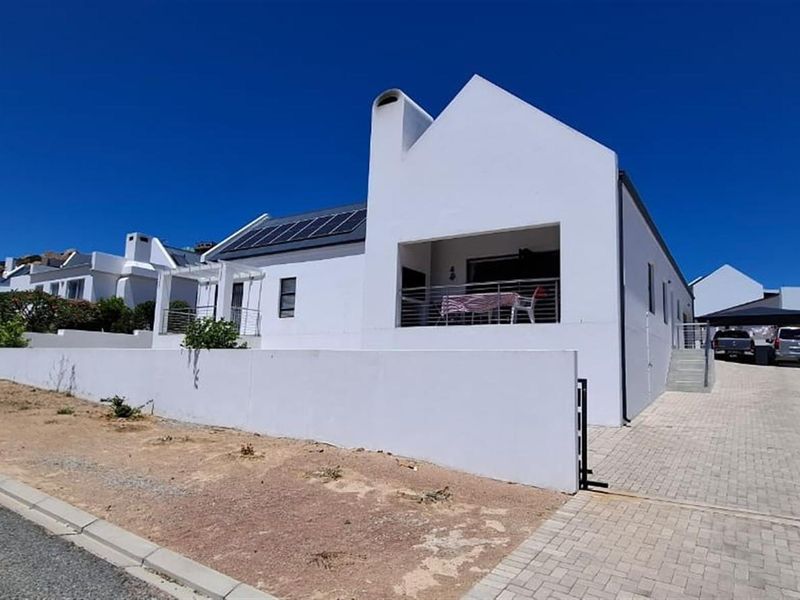Magnificent, Modern 3 bedroom, 2 bathroom Home For Sale in De Gama Bay - Photo 10