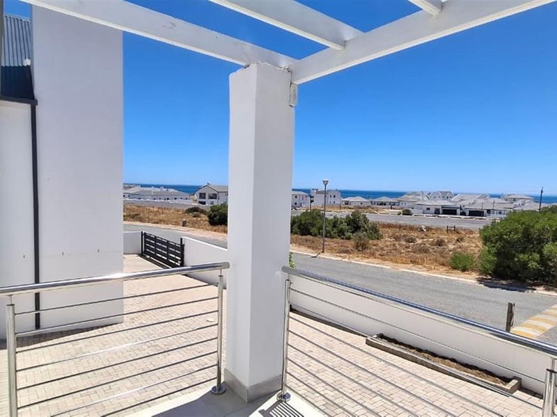 Magnificent, Modern 3 bedroom, 2 bathroom Home For Sale in De Gama Bay - Photo 4