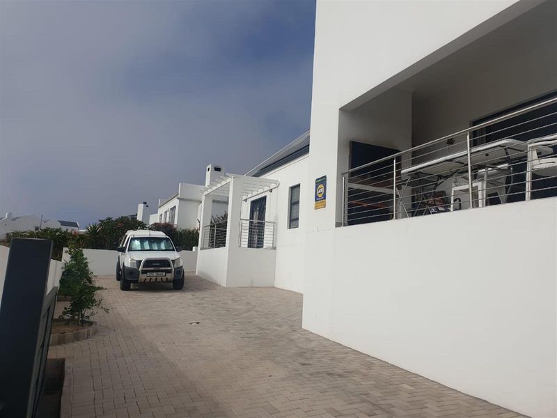 Magnificent, Modern 3 bedroom, 2 bathroom Home For Sale in De Gama Bay - Photo 5