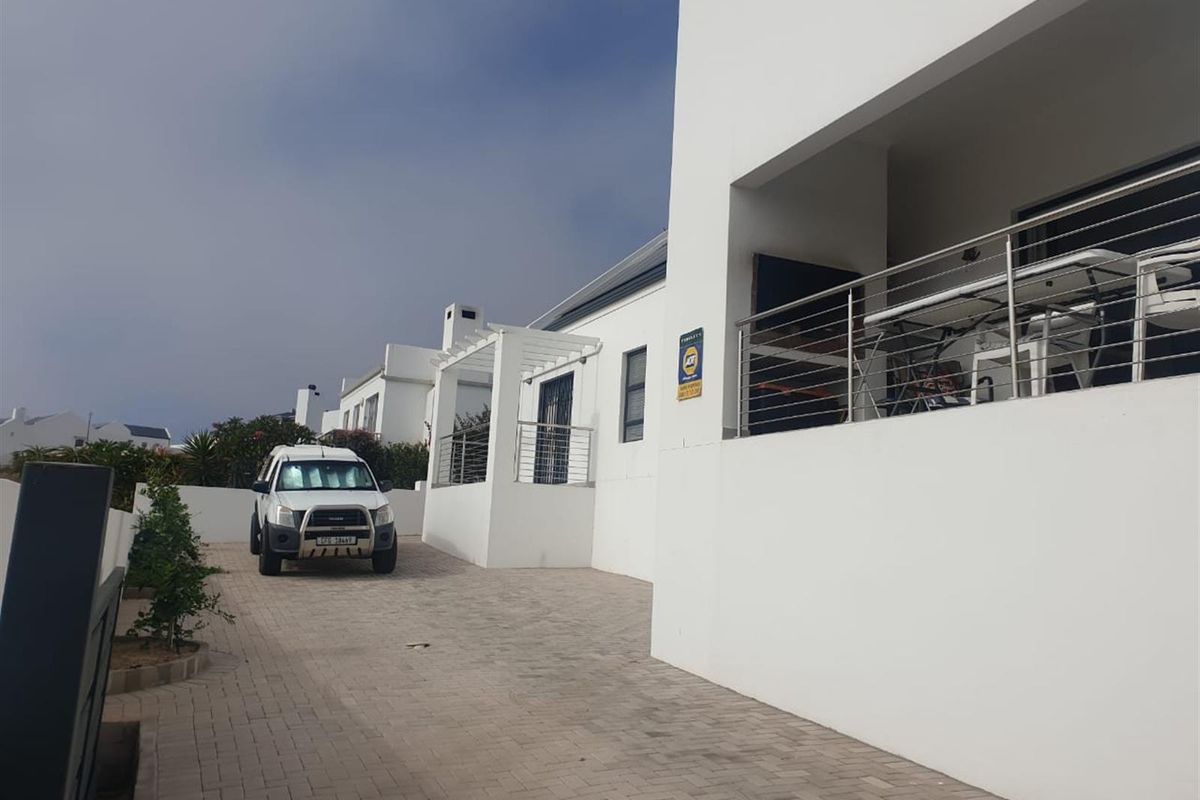 Magnificent, Modern 3 bedroom, 2 bathroom Home For Sale in De Gama Bay - Photo 5