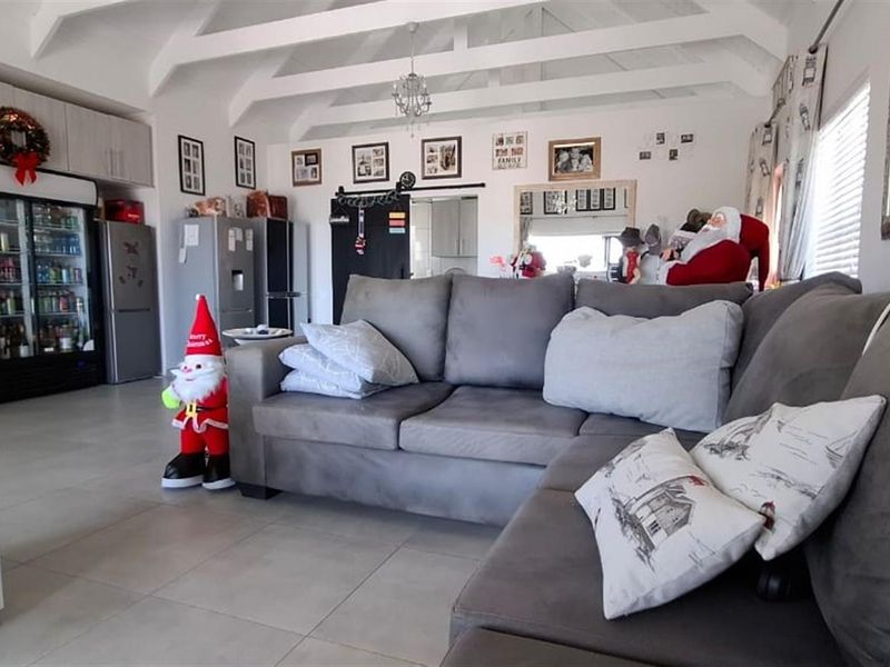 Magnificent, Modern 3 bedroom, 2 bathroom Home For Sale in De Gama Bay - Photo 9