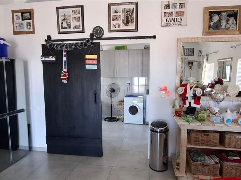 Magnificent, Modern 3 bedroom, 2 bathroom Home For Sale in De Gama Bay - Photo 8