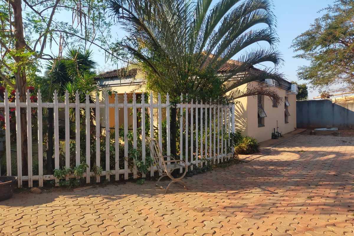 Lodge For Sale in Shayandima - Photo 3