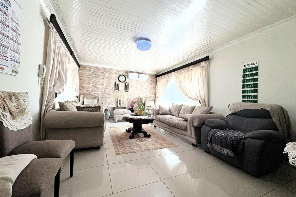 Exceptional 3‐Bedroom Family Home for Sale in Sunnyridge - Space, Comfort and Modern Living - Photo 2