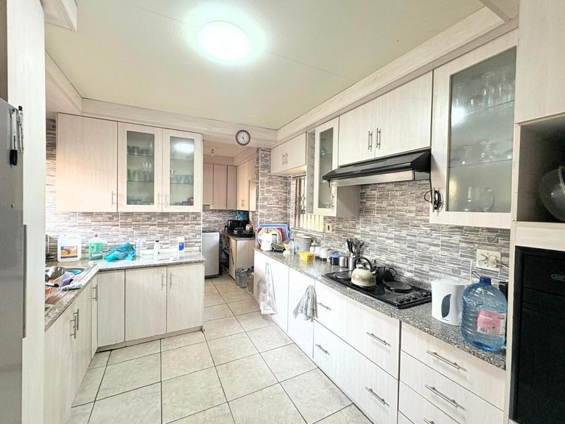 Exceptional 3‐Bedroom Family Home for Sale in Sunnyridge - Space, Comfort and Modern Living - Photo 4