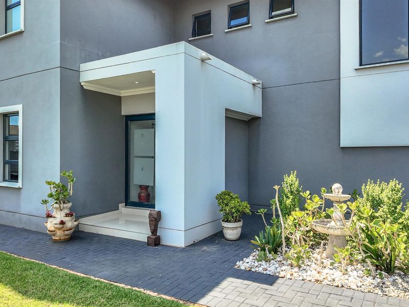 Ultra Modern Family Haven with Solar Power, Pool and Exceptional Style in Hartbeespoort - Photo 2