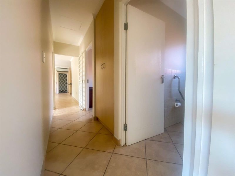 Spacious Wheelchair-Friendly Retirement Home with Excellent Amenities - Photo 9