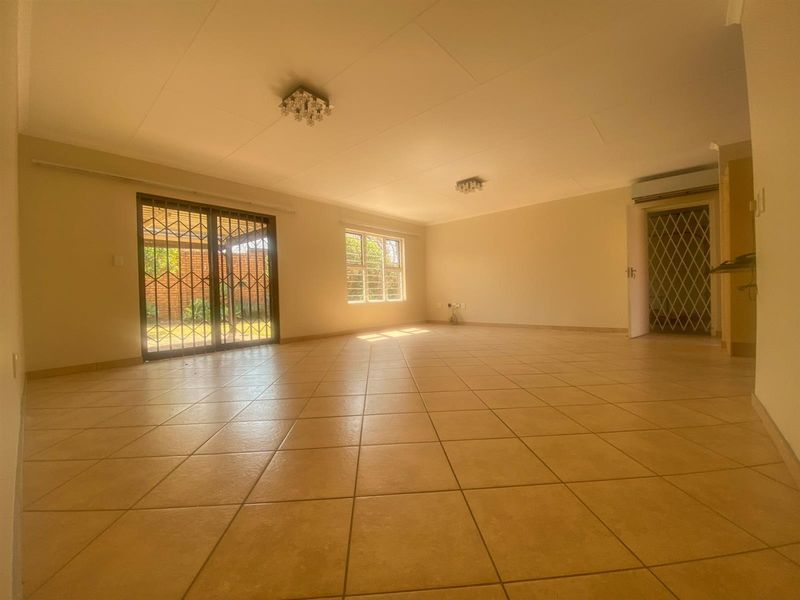 Spacious Wheelchair-Friendly Retirement Home with Excellent Amenities - Photo 4