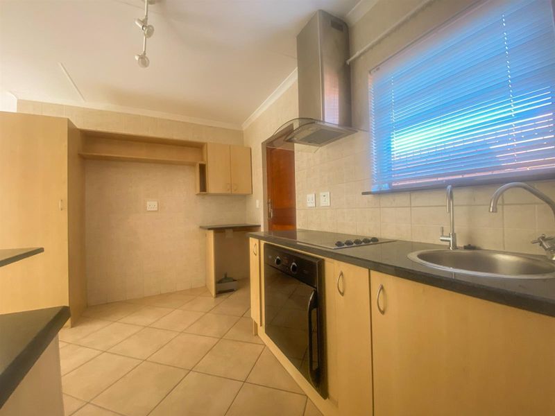 Spacious Wheelchair-Friendly Retirement Home with Excellent Amenities - Photo 7