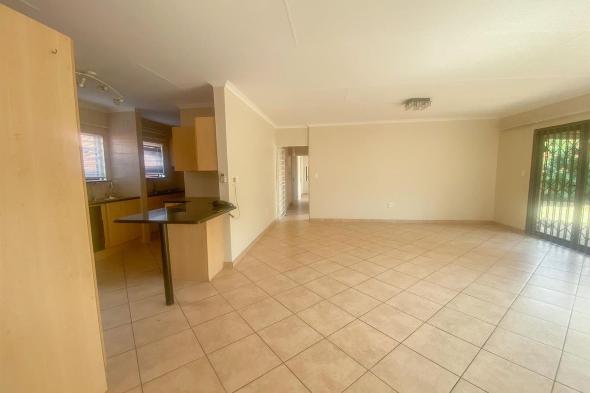 Spacious Wheelchair-Friendly Retirement Home with Excellent Amenities - Photo 3