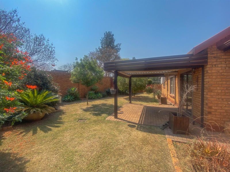 Spacious Wheelchair-Friendly Retirement Home with Excellent Amenities - Photo 2