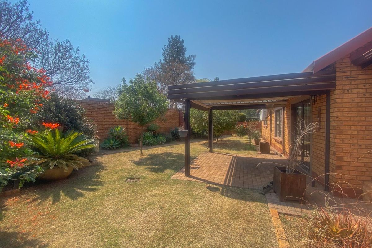 Spacious Wheelchair-Friendly Retirement Home with Excellent Amenities - Photo 2