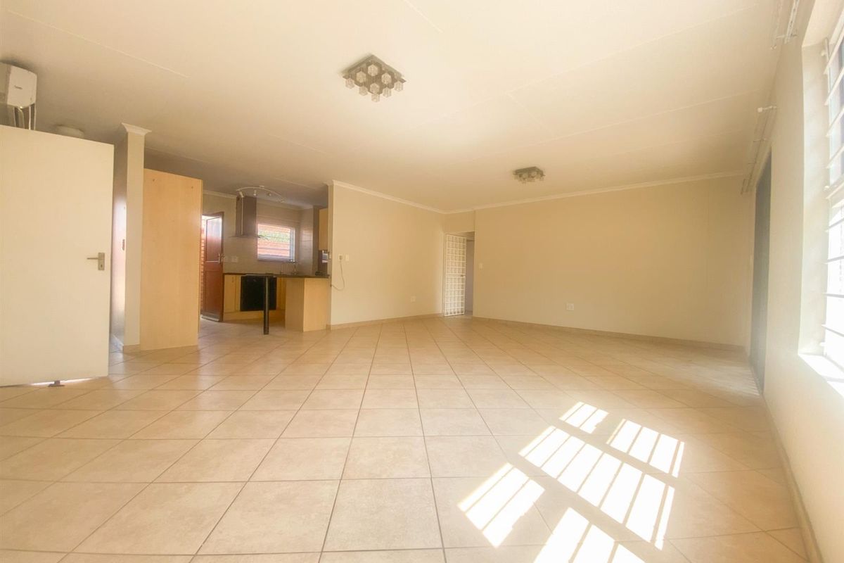 Spacious Wheelchair-Friendly Retirement Home with Excellent Amenities - Photo 5