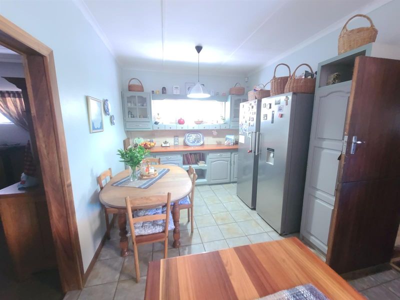 Lushes garden with flatlet income generator in Kareedouw - Photo 10