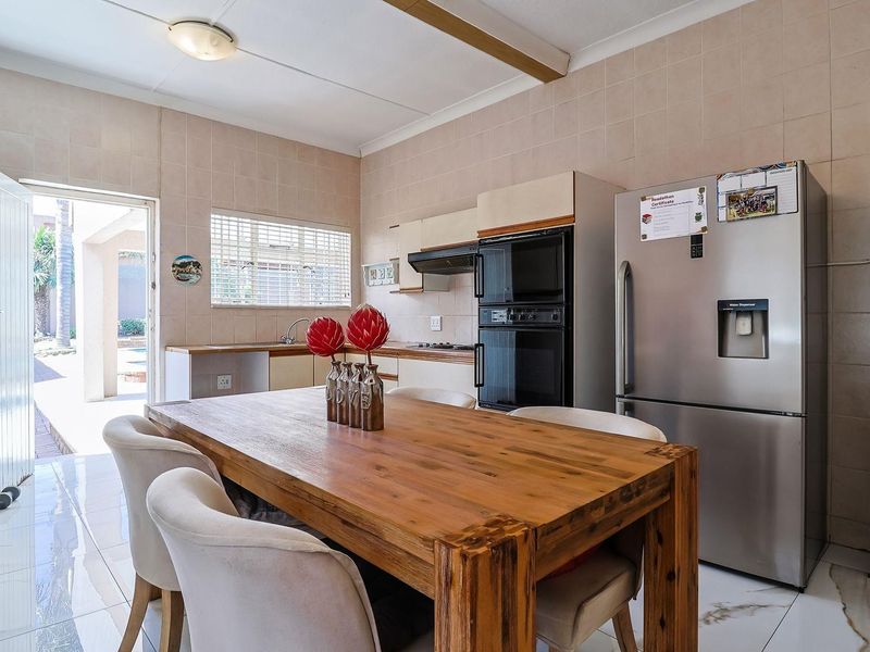 Spacious Home For Sale in Linmeyer! - Photo 9