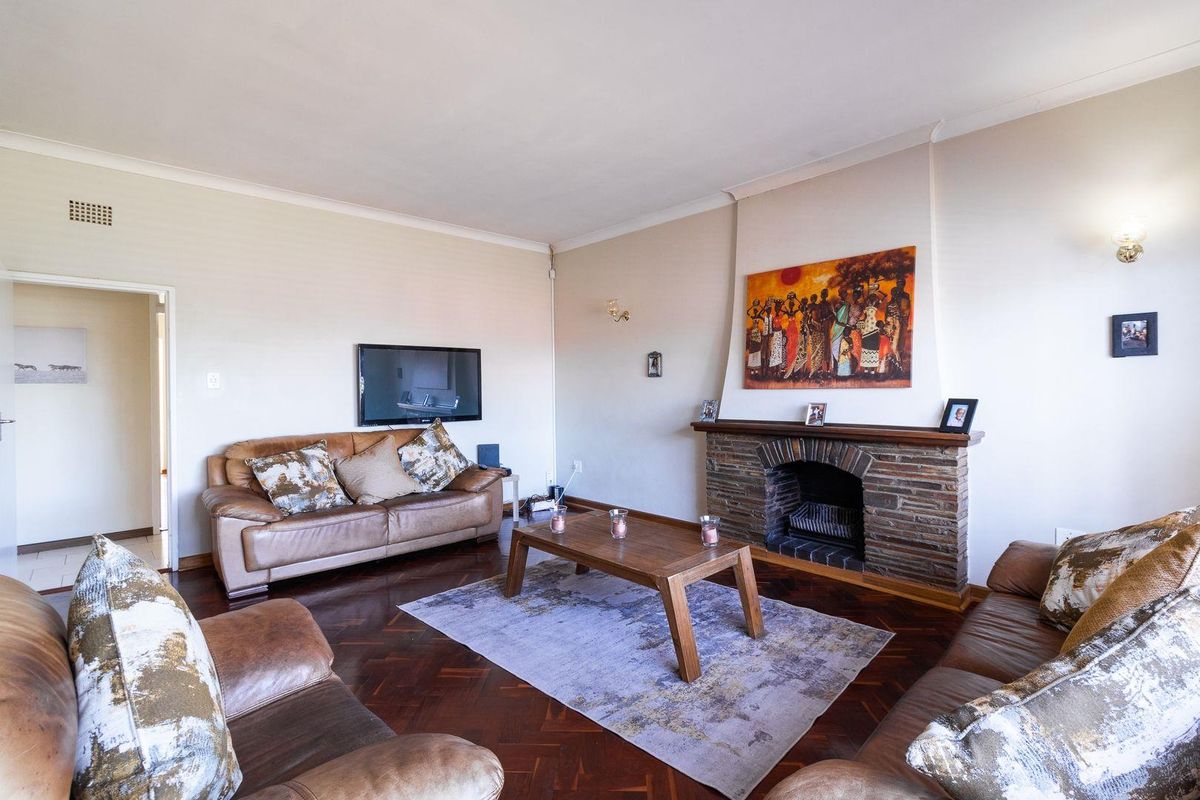 Spacious Home For Sale in Linmeyer! - Photo 5