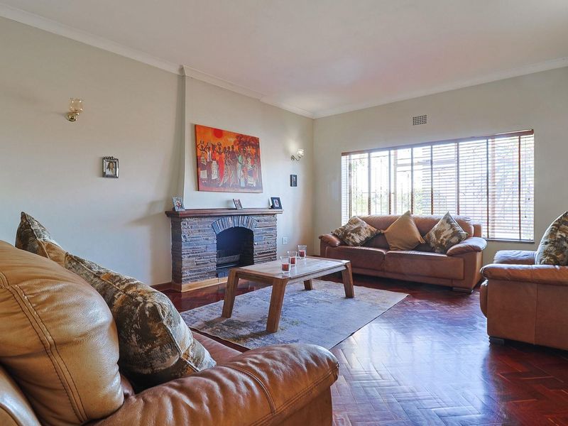 Spacious Home For Sale in Linmeyer! - Photo 4