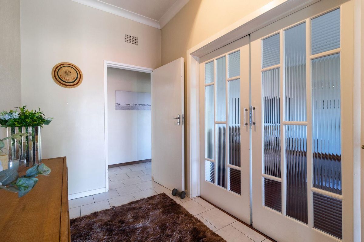 Spacious Home For Sale in Linmeyer! - Photo 3