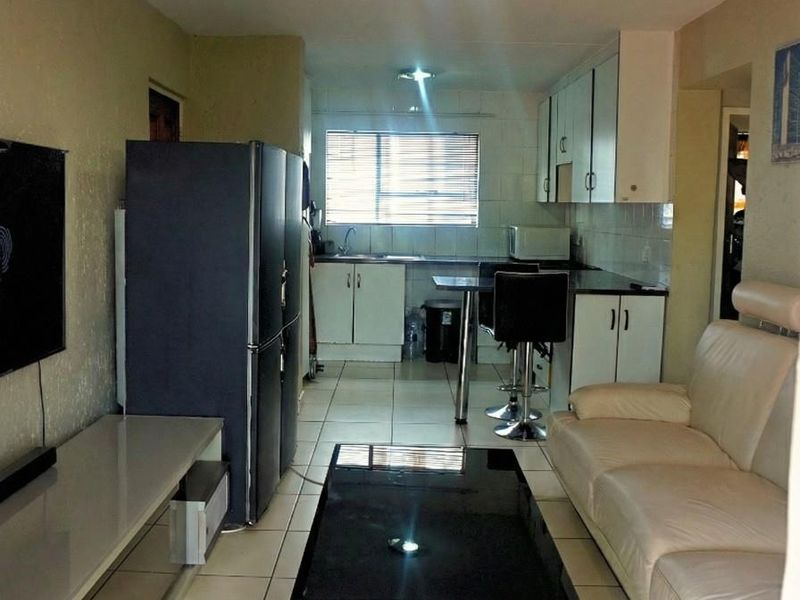 Apartment For Sale in Vorna Valley, Midrand - Photo 2