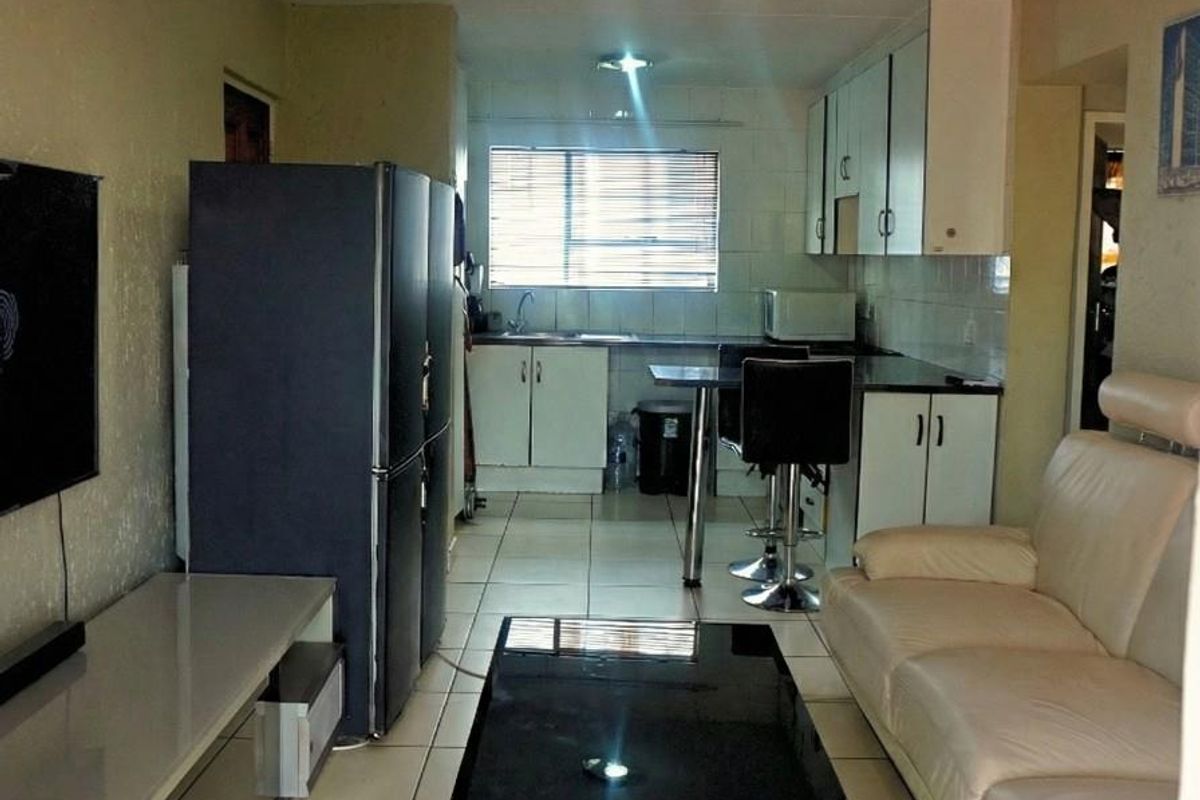 Apartment For Sale in Vorna Valley, Midrand - Photo 2