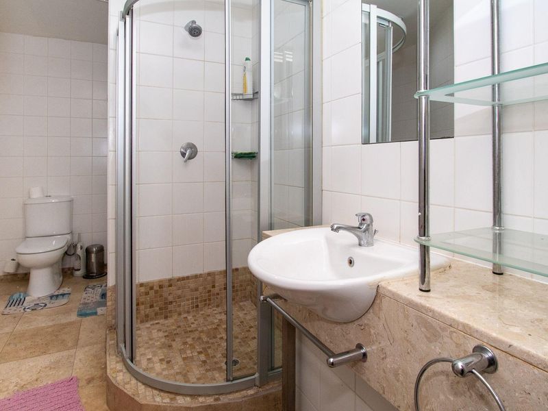 127sqm 2 Bedroom Apartment To Rent in Cape Town City Centre - Photo 9