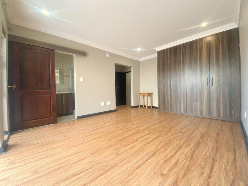 Exquisite Family Retreat with Luxury Finishes and Entertainer's Dream Patio - Photo 9