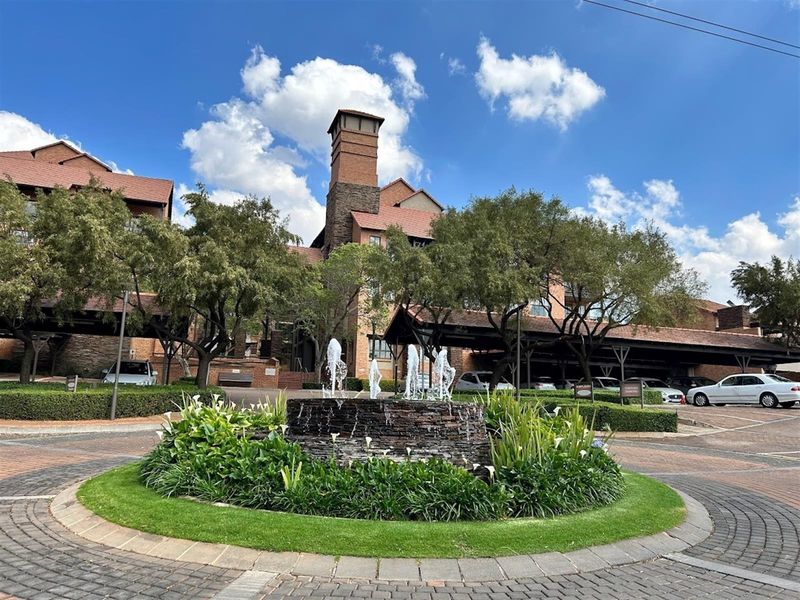 Elegant Second-Floor Retirement Unit in Kingswood Village - Photo 3