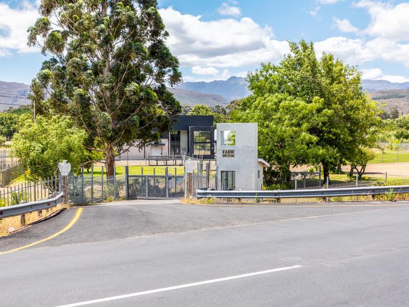 Exceptional Riverside Farm in the Prestigious Franschhoek Valley - Photo 2