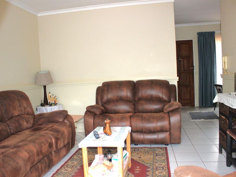 Neat Townhouse in a Secure Complex Next to Bishops Bird Park - Photo 6