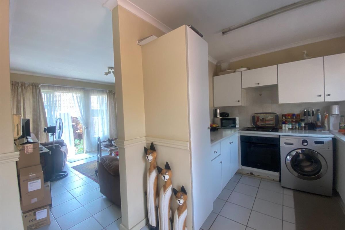 Neat Townhouse in a Secure Complex Next to Bishops Bird Park - Photo 4