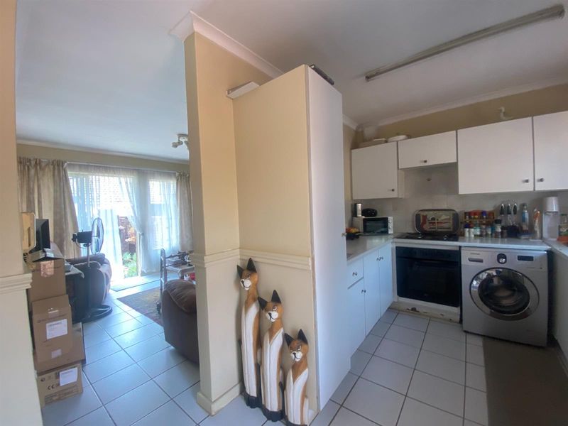 Neat Townhouse in a Secure Complex Next to Bishops Bird Park - Photo 4