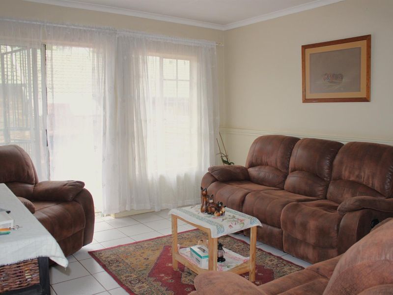 Neat Townhouse in a Secure Complex Next to Bishops Bird Park - Photo 7