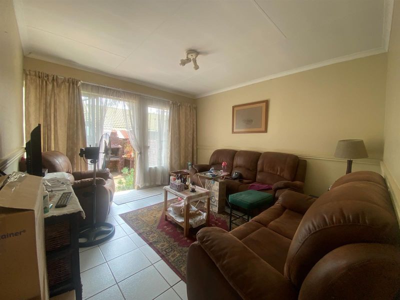 Neat Townhouse in a Secure Complex Next to Bishops Bird Park - Photo 5