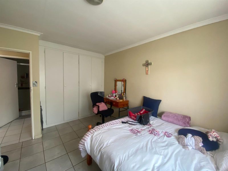 Neat Townhouse in a Secure Complex Next to Bishops Bird Park - Photo 9