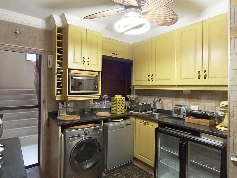 Front-Line Apartment on Marine Drive, Umhlanga - Photo 4