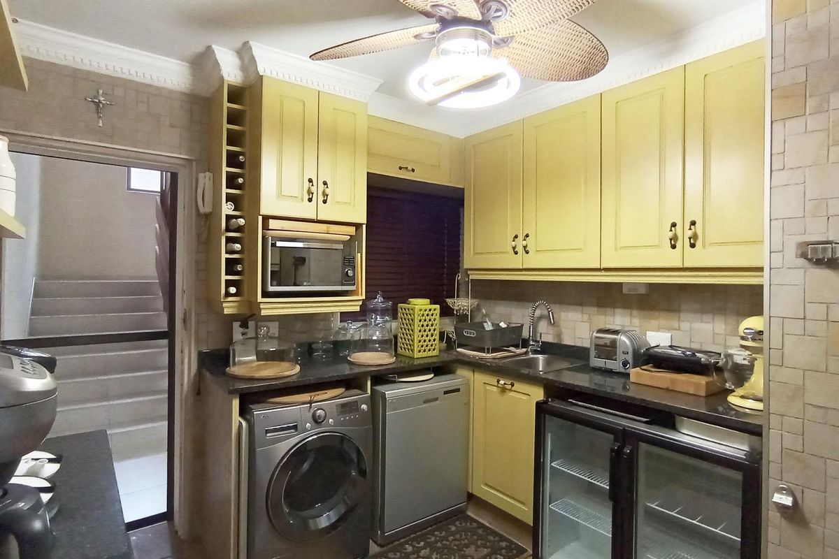 Front-Line Apartment on Marine Drive, Umhlanga - Photo 4